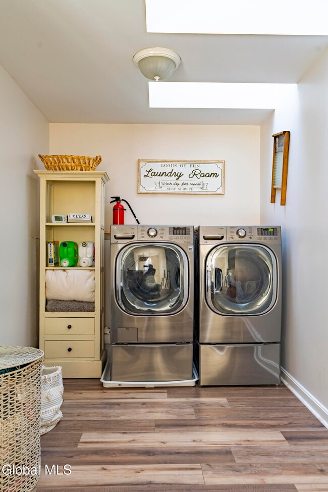 Building Photo - 2 Horizon Dr