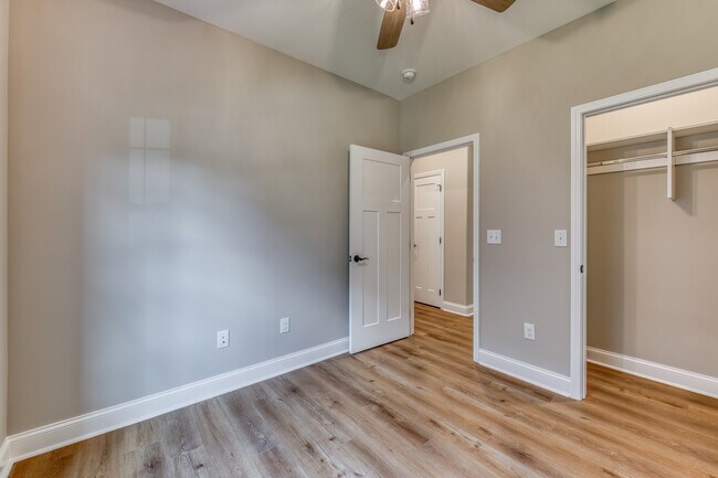 Building Photo - 319 Monroe Dr