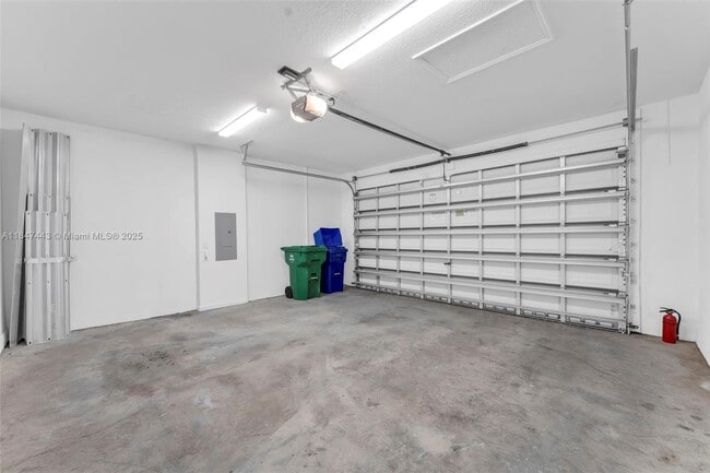 Building Photo - 3855 SW 90th Ave