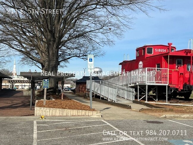Building Photo - 211 E 5th St