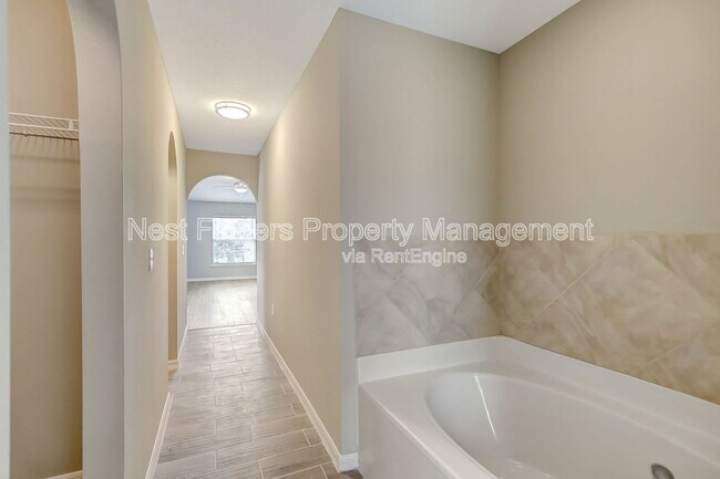 Building Photo - 172 King Arthur Ct