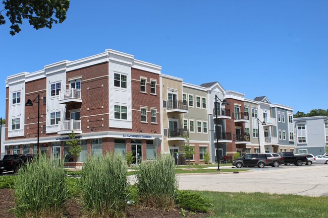 Building Photo - The Promenade at Founders Square