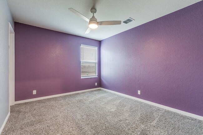 Building Photo - Beautiful and Spacious 4 Bedroom