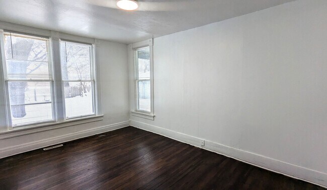 Building Photo - 2516 5th St