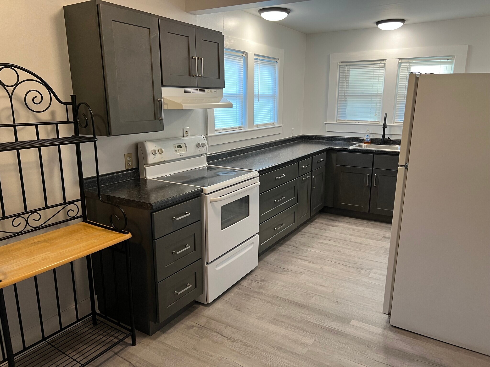 Building Photo - 6 Winsor Ave