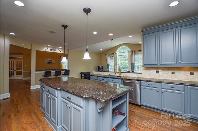 Building Photo - 5004 Woodview Ln