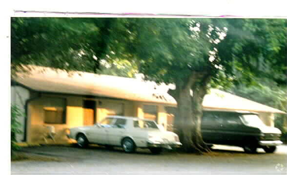 Primary Photo - Oak Villas