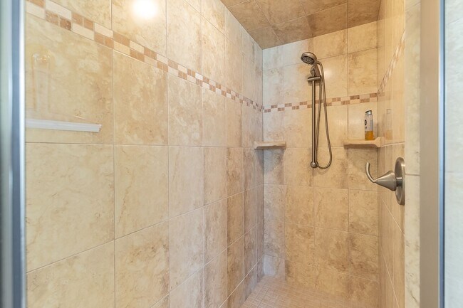 Building Photo - Beautiful 2-Bed Pool Home with Deeded Golf...