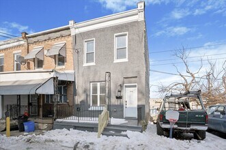 Building Photo - 2 Bedroom 3 Full Bathroom House in Southwest Philly