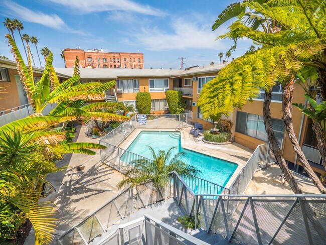 Building Photo - 336 S. Alexandria Ave