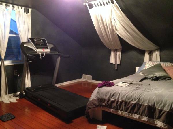 Building Photo - 1915 Jane St