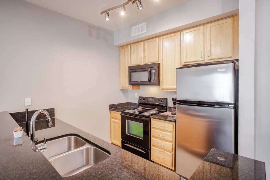 Building Photo - 121 E Freedom Way