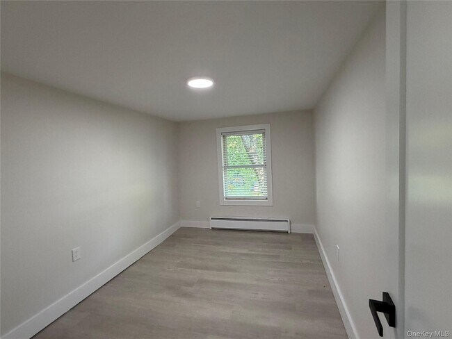 Building Photo - 1445 Burlingham Rd