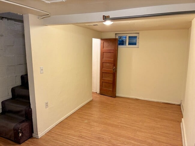 Building Photo - 6 Month lease special, $200/mo off per month! Priced at $1795 after discount. Cute House For Rent...