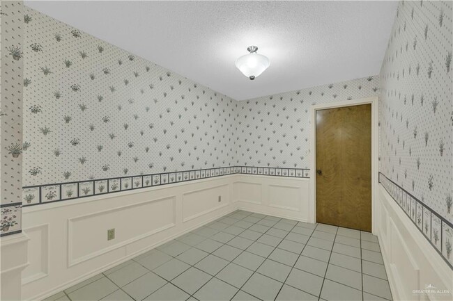 Building Photo - 19 S 5th St