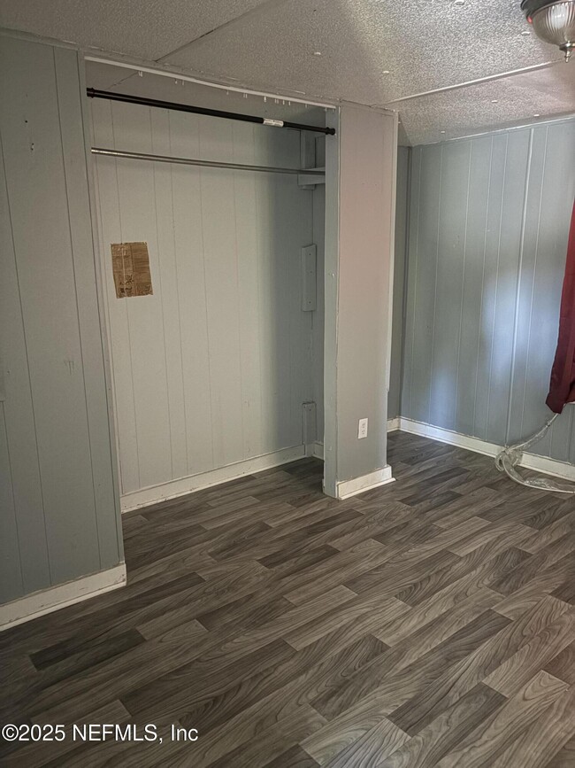 Building Photo - 202 2nd Way