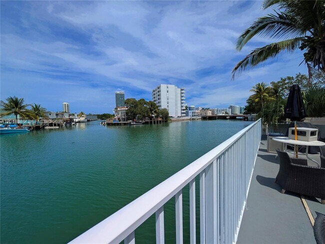 Building Photo - 7133 Bay Dr