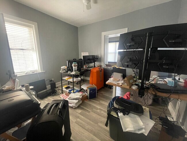 Building Photo - 215 N 2nd Ave