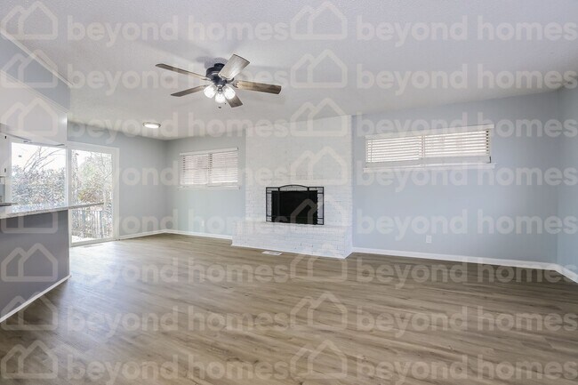 Building Photo - Beautifully renovated home with 3 bedroom ...