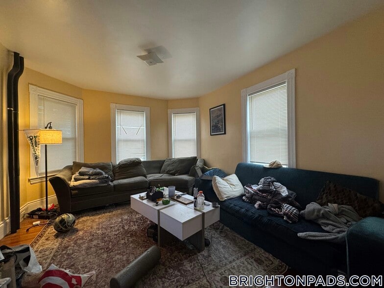 Building Photo - 225 Parsons St