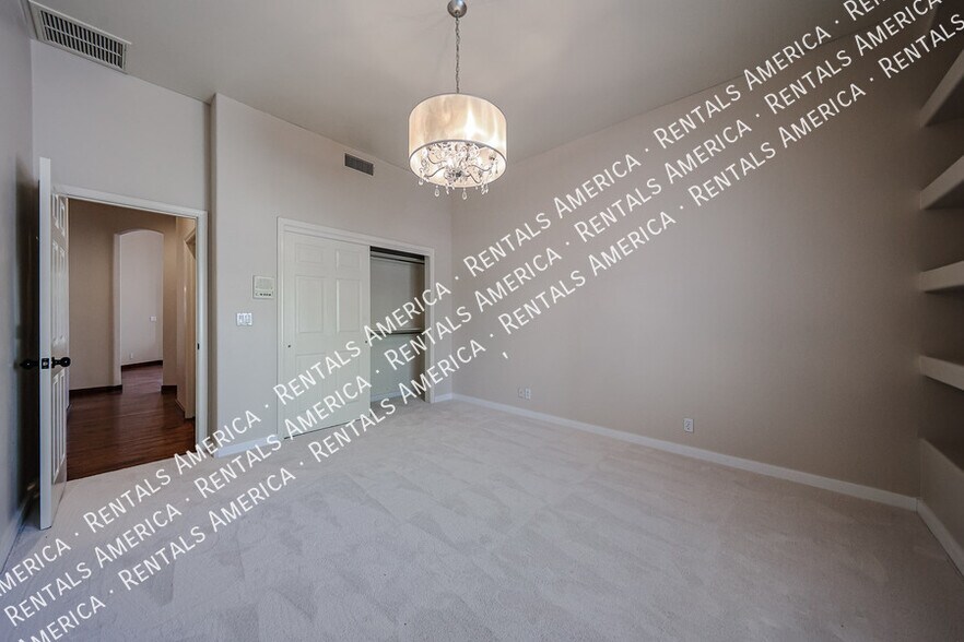 Building Photo - 3525 E Equestrian Trail