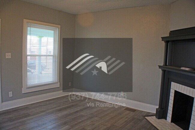 Building Photo - 419 Alberta St