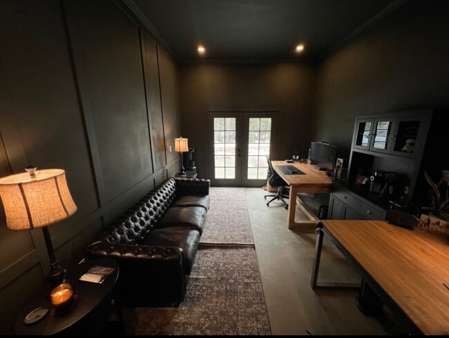 Building Photo - 301 Sandy Ridge Rd