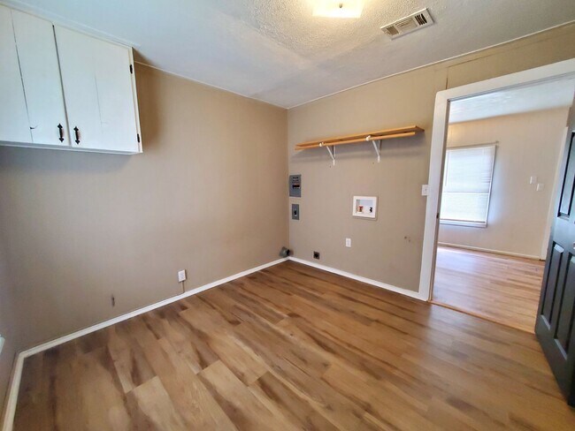 Building Photo - 485 Old Hwy 90 W, #31 Vidor, TX 77662