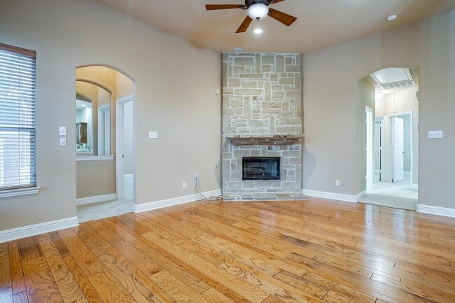 Building Photo - Amazing Well Maintained 3 Bedroom, 2 Bath Home in Euless Gated Community- 76039- Grapevine-Colley...