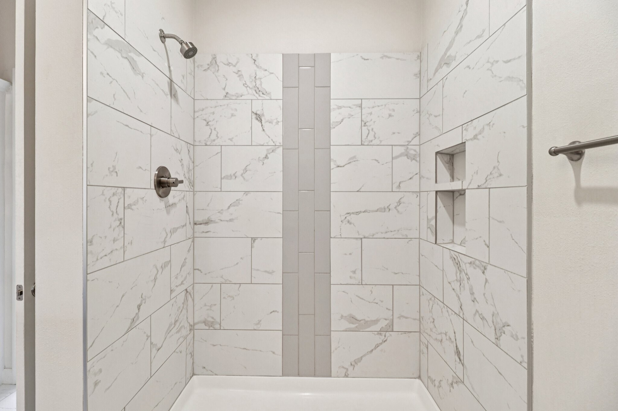 Building Photo - 9776 Montclaire Dr