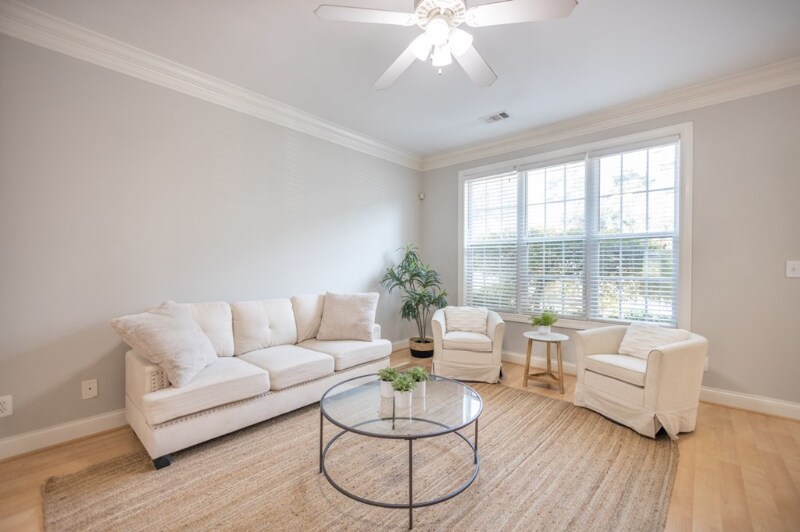 Building Photo - 1955 Oxford Ct