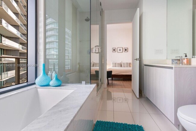 Building Photo - 480 NE 31st St