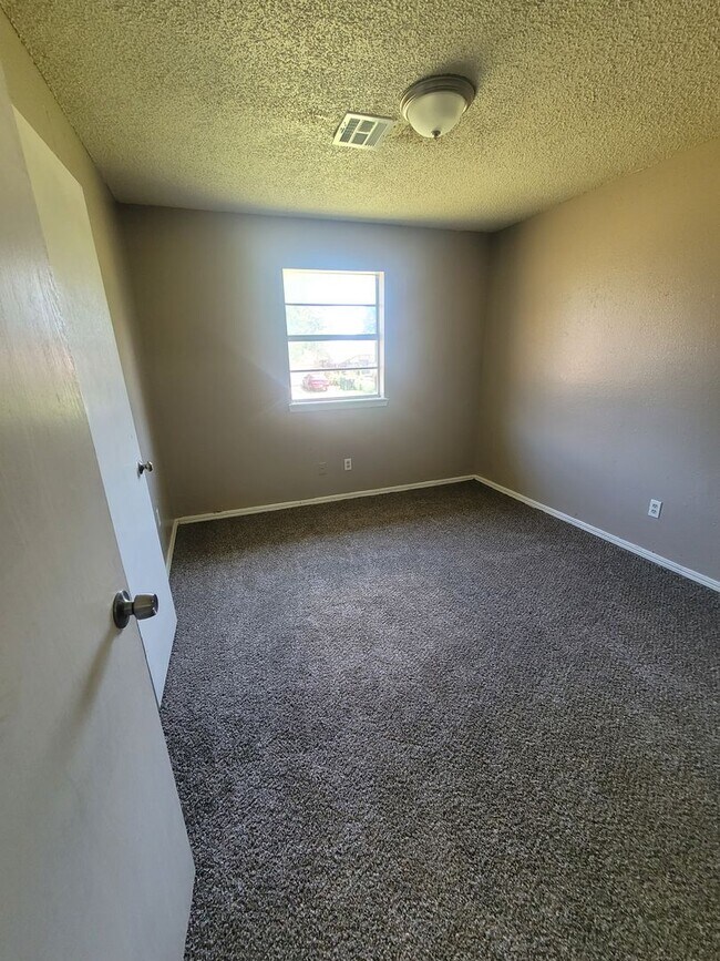 Building Photo - 4 Bedroom Rent to Own Home Available!