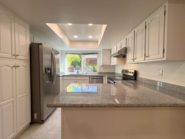 Building Photo - Beautifully Updated 3-Bedroom Townhome in ...