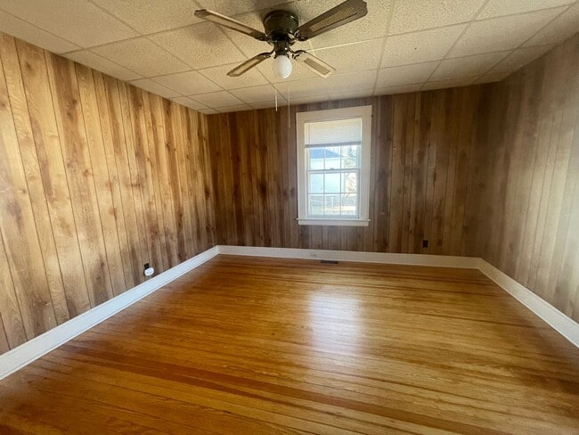 Building Photo - 404 W Edgerton St