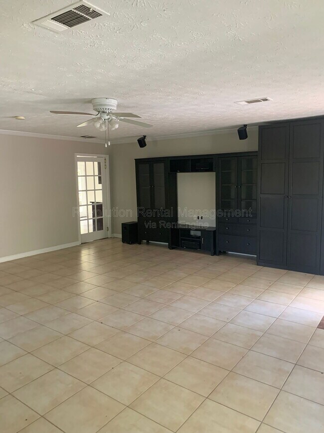 Building Photo - 8373 Brewer Rd