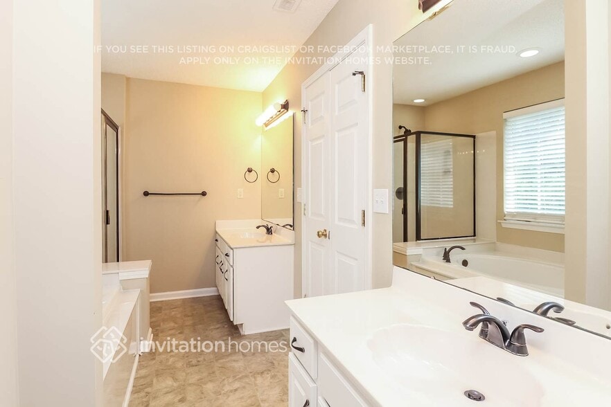 Building Photo - 9809 Dauphine Dr