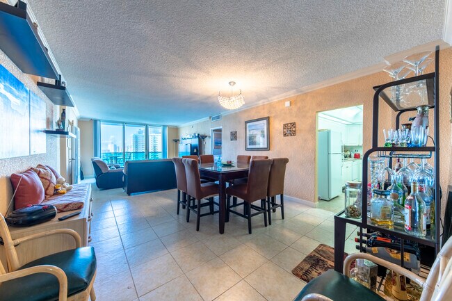 Building Photo - 4001 S Ocean Dr