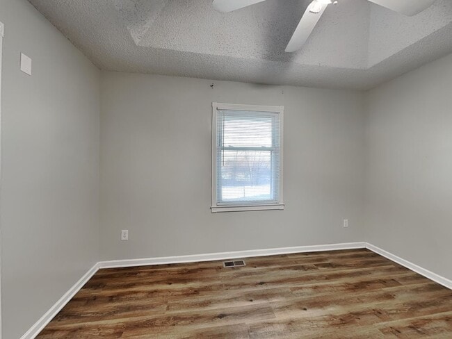 Building Photo - Charming 3BR Home for Rent in Pleasant Valley – Garage, Fenced Yard & Finished Basement