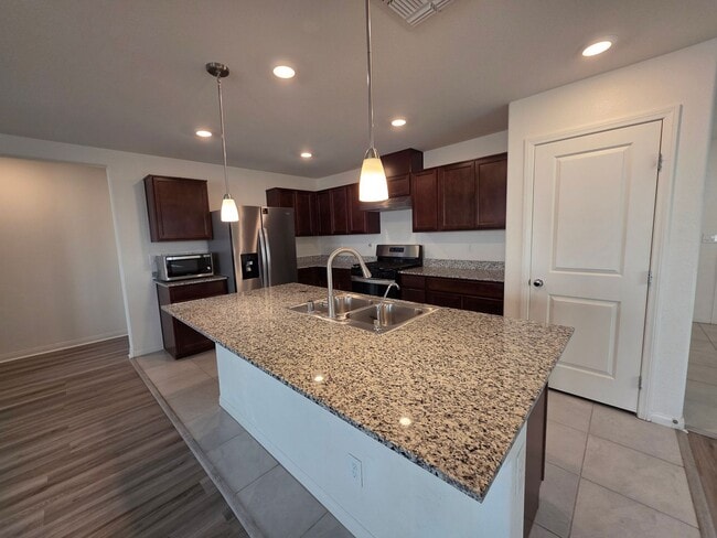 Building Photo - Newer 3 Bedroom Single Story Home in Gated Community