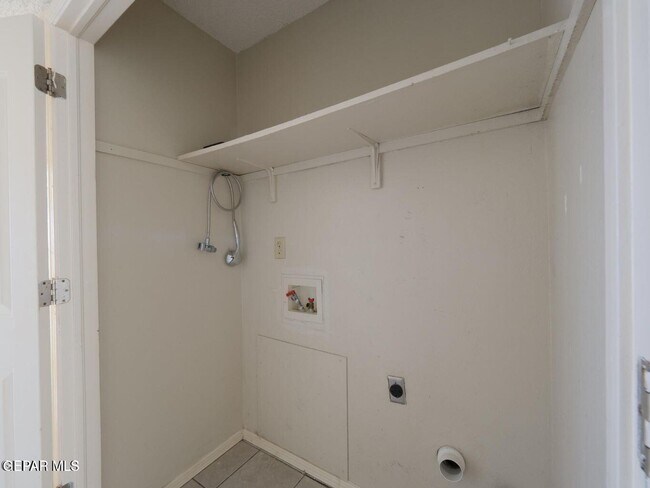 Building Photo - 2918 E Glen Dr
