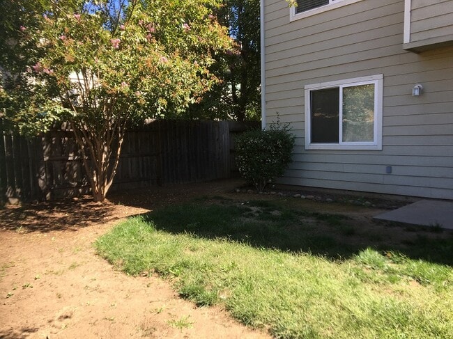 Building Photo - 35 Baltar Loop