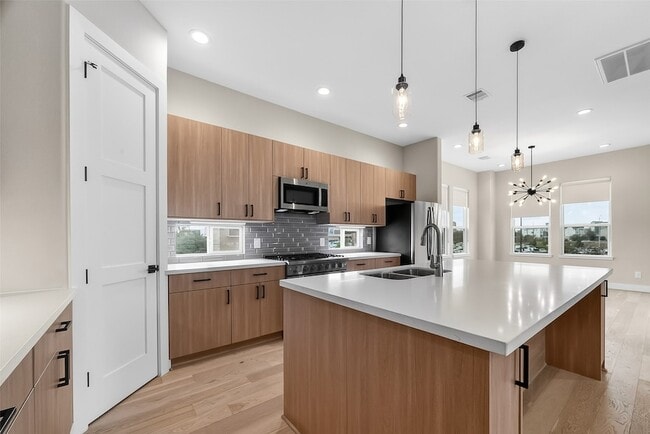 Building Photo - 2511 N MacGregor Way