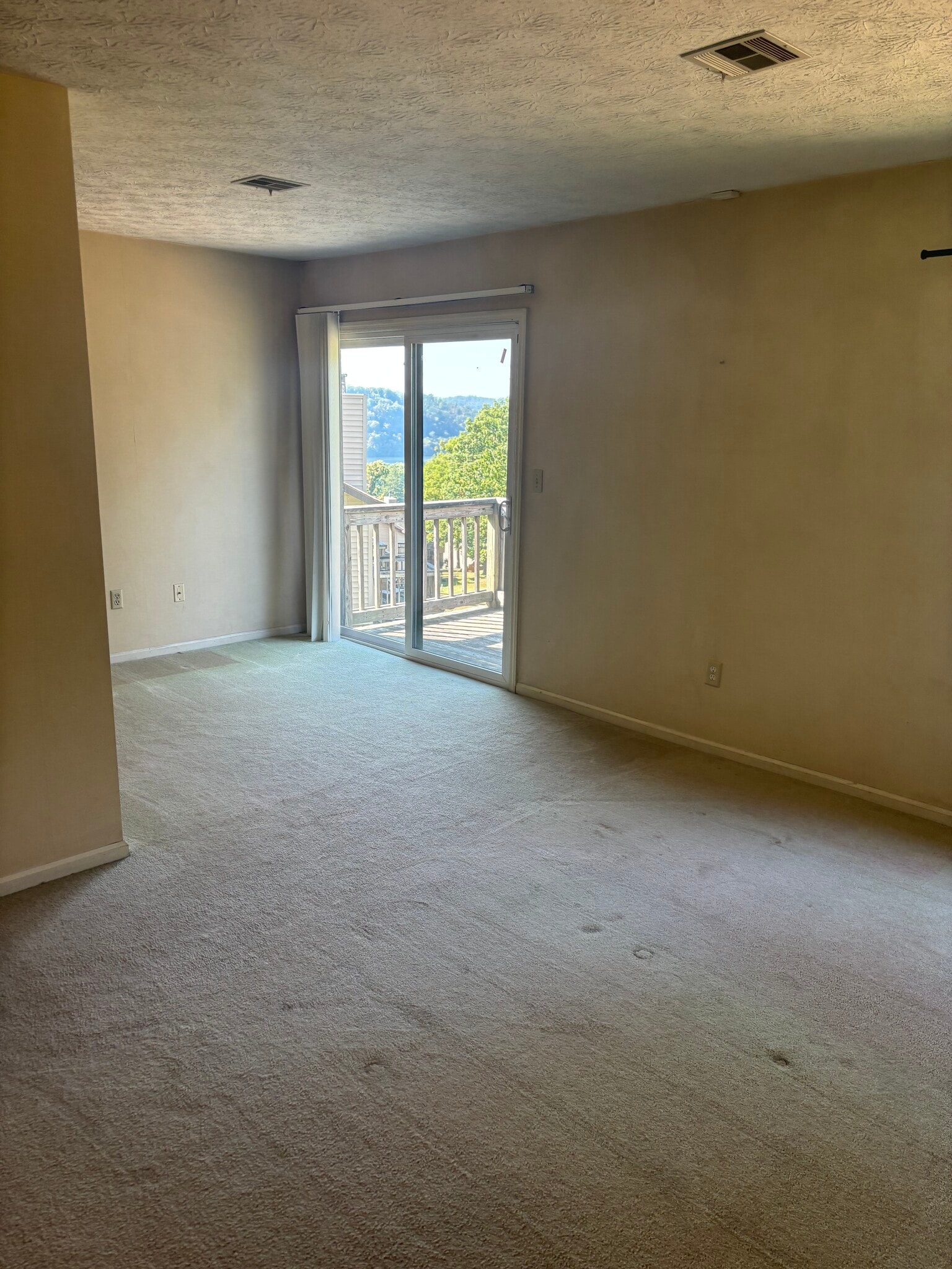 Building Photo - 704 White Tail Way