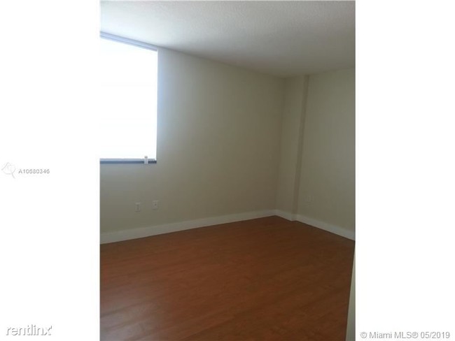 Building Photo - 2 br, 2 bath Condo - 1 Glen Royal Pkwy Gre...