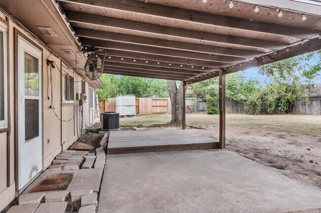 Building Photo - 4722 Enchanted Rock Ln