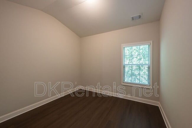 Building Photo - 921 Hickory Leaf Ct SE