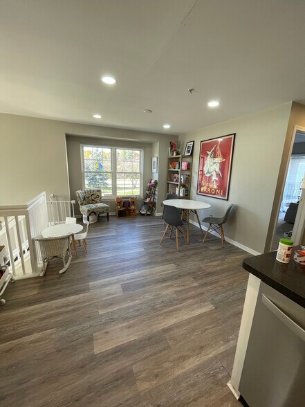 dining area off kitchen - 1954 Lindsay Ln