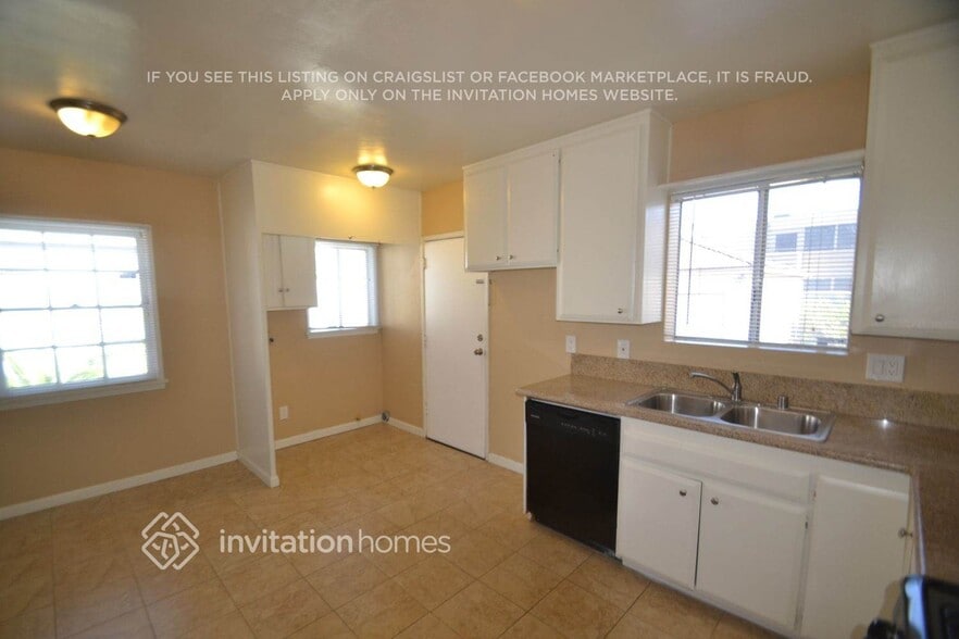 Building Photo - 1530 W 154th Pl