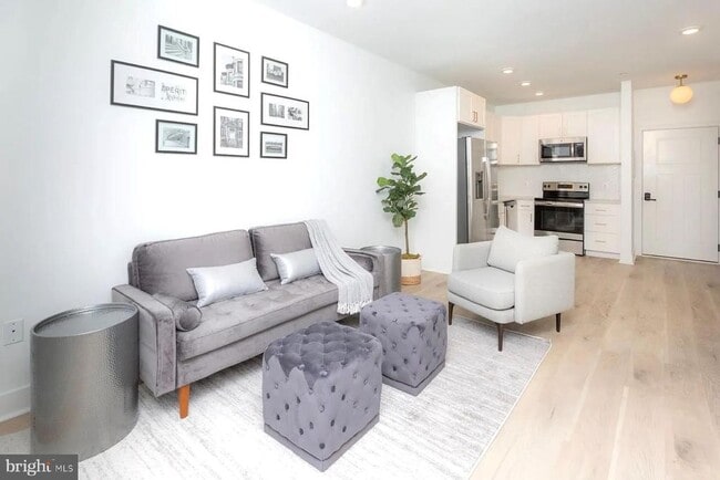 Building Photo - 1702 Light St